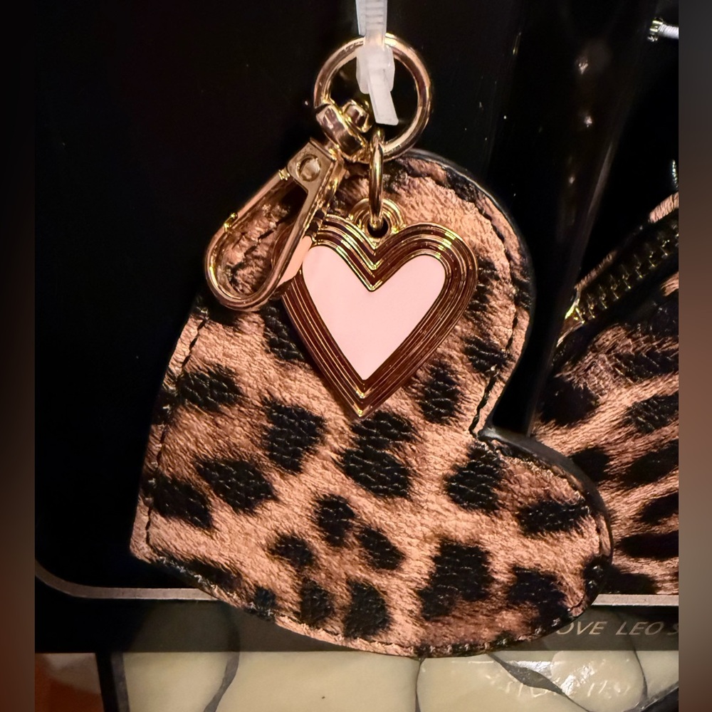 House of Harlow 1960 NWT Leopard Print Wristlet Purse Key Chain Set (P212) - Picture 7 of 7